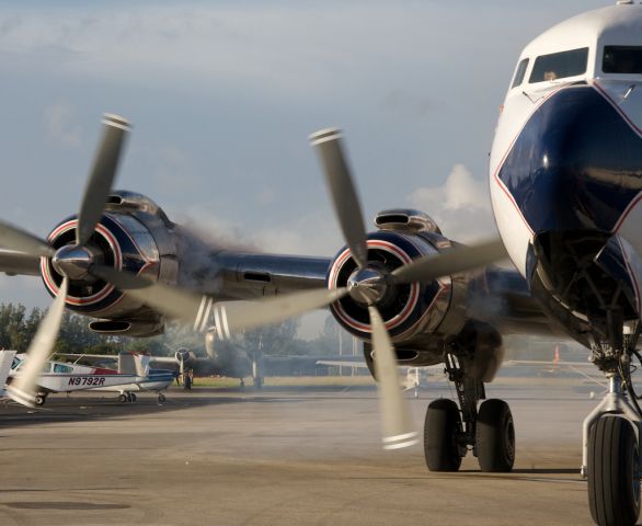 Douglas DC-7 (N836D)