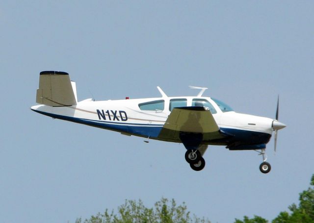 Beechcraft 35 Bonanza (N1XD) - 1961 Beech N35 landing at Downtown Shreveport. Nice new livery since I shot it 2 years ago 