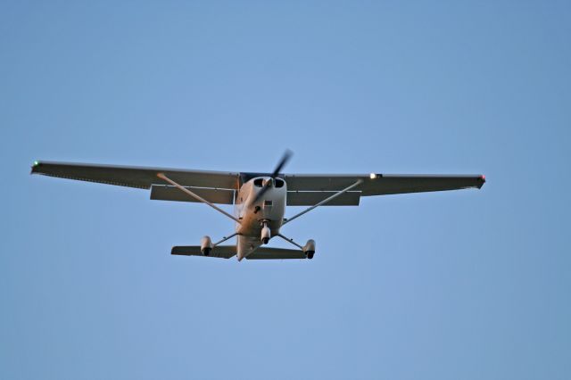 Cessna Skyhawk —