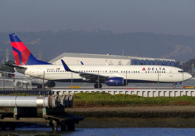 Boeing 737-900 (N814DN)