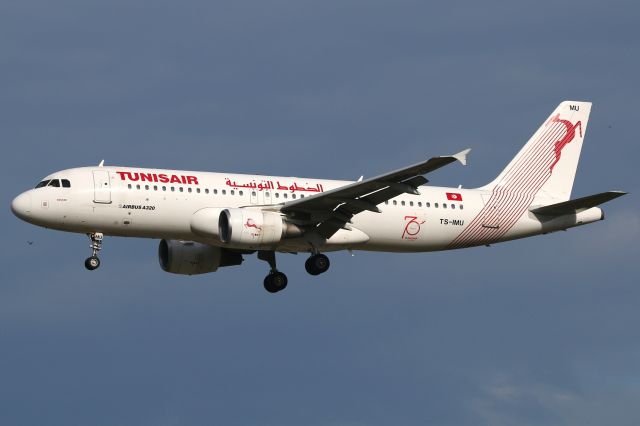 Airbus A320 (TS-IMU)