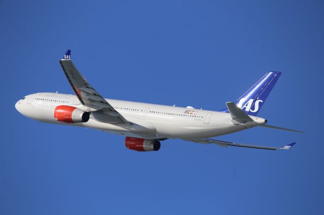 Airbus A330-300 (LN-RKU)