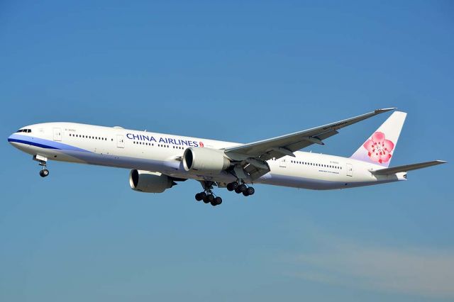 BOEING 777-300 (B-18052) - China Airlines Boeing 777-36NER B-18052 at KAX on January 19, 2015. It first flew on October 10, 2014. Its construction number is 41822. It was delivered to China Airlines on October 23, 2014. 