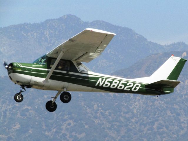 Cessna Commuter (N5852G) - Taking off RWY 26L