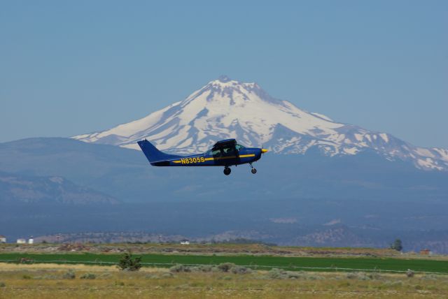 N8305S — - Jump plane for parachute school