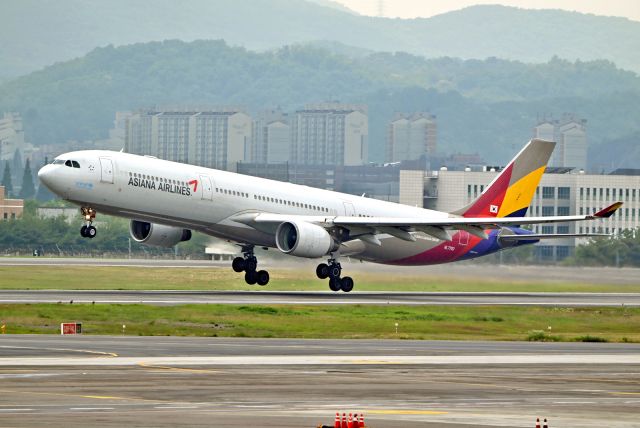 Airbus A330-300 (HL7793)