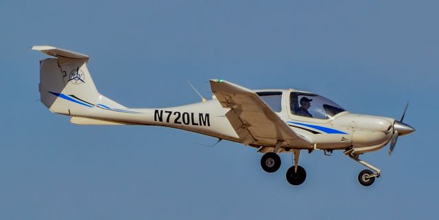 Diamond Star (N720LM) - N720LM 2006 DIAMOND DA 40 s/n 40.720 - North Las Vegas Airport  KVGT, VGTbr /Photo: Tomás Del Corobr /February 5, 2022