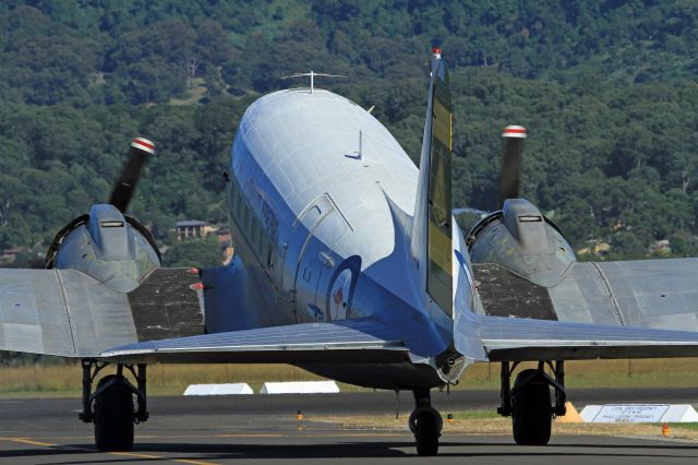 Douglas DC-3 (VH-EAF)