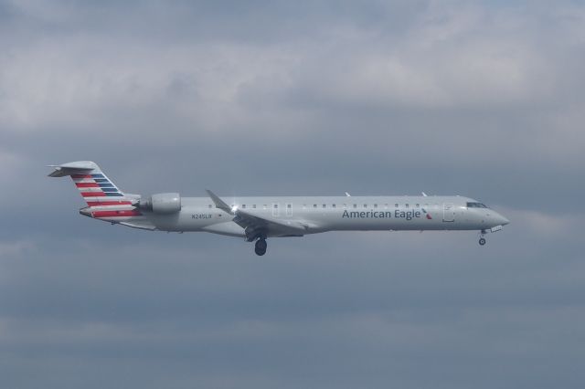 Canadair Regional Jet CRJ-200 (N245LR)