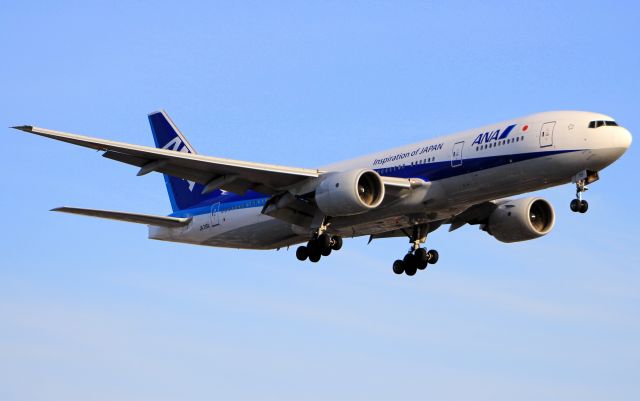 Boeing 777-200 (JA715A)