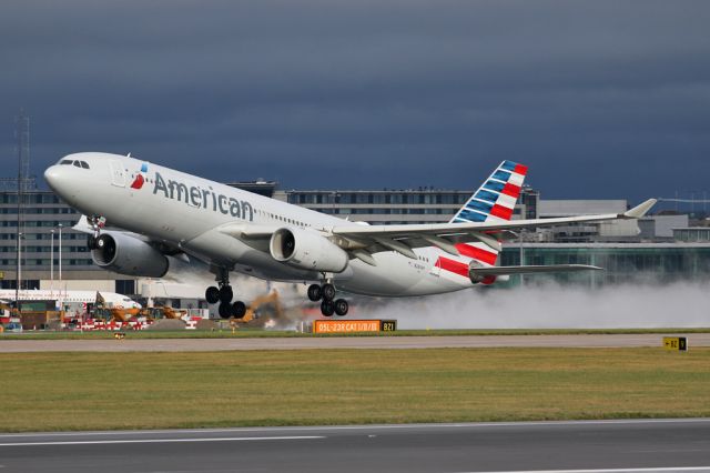 Airbus A330-200 (N280AY) - AAL735 departing to Philadelphia