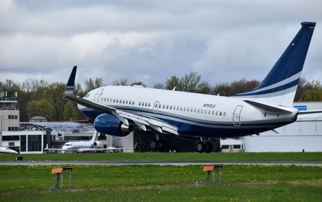 Boeing 737-700 (N737LE)