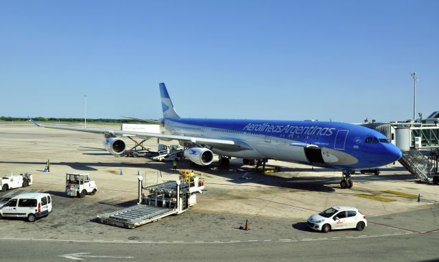 Airbus A340-300 (LV-CSE) - Aerolineas Argentinas A340-313 LV-CSE in Barcelona 