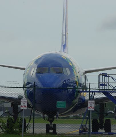 Boeing 737-700 (N727SW) - Fence and signs kinda ruined this but I thought it was pretty cool