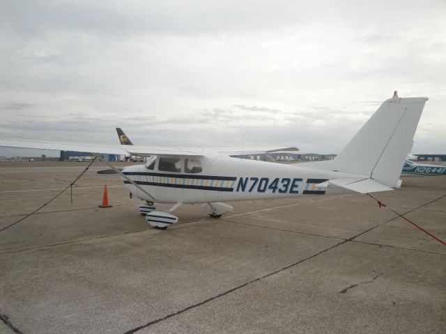 Cessna Skyhawk (N7043E)