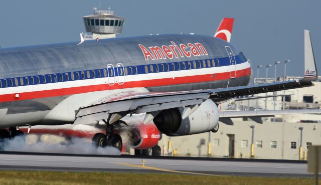 Boeing 737-700 (N863NN)