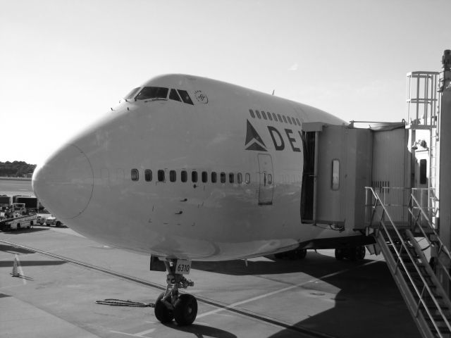Boeing 747-400 (N670US) - Going along with Deltas "Keep Climbing" B&W campaign