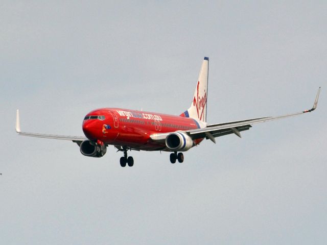 Boeing 737-800 (VH-VUV) - About to put down on runway 05. Thursday 12th July 2012.