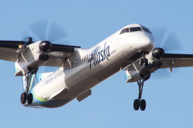 de Havilland Dash 8-400 (N447QX) - Alaska/Horizon Q400 buzzing into BOI.