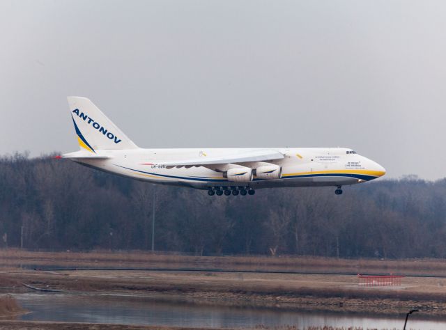 Antonov An-12 (UR-82027) - Antonov AN-124 approach to KDTW 21L