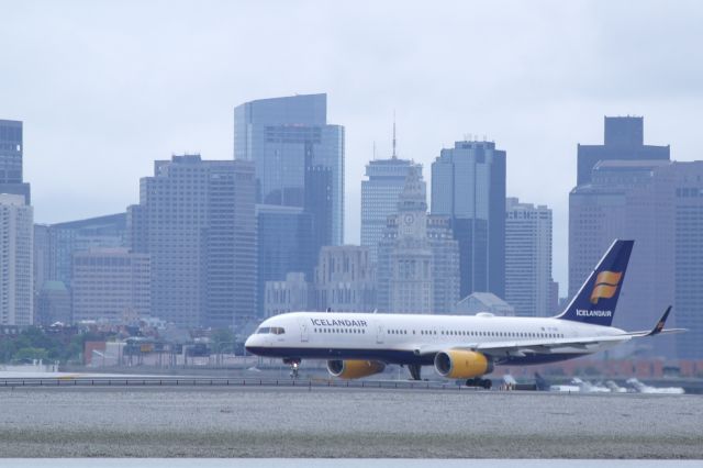 Boeing 757-200 (TF-ISK)