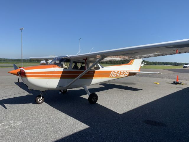 Cessna Skyhawk (N64328)