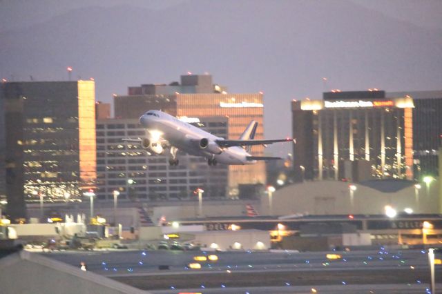 Airbus A320 (N436UA)