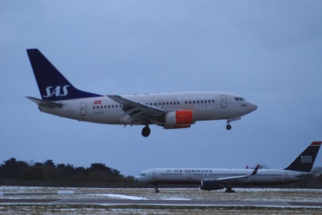 BOEING 737-600 (LN-RPZ) - Landing