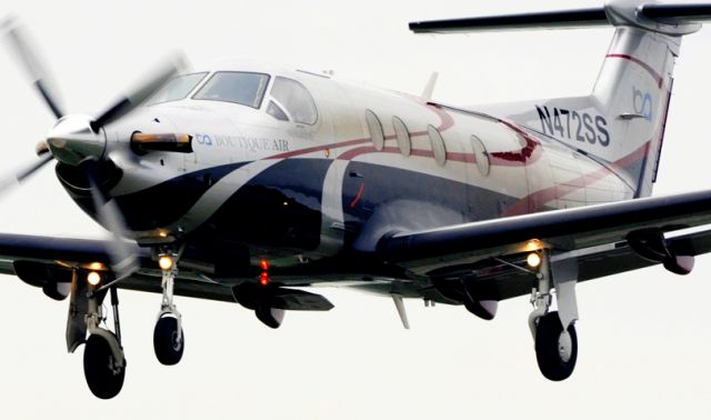 Pilatus PC-12 (N472SS) - Boutique Air 323 landing at the Merced Regional Airport (KMCE)