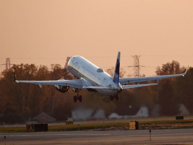 Embraer ERJ-190 (N184JB)