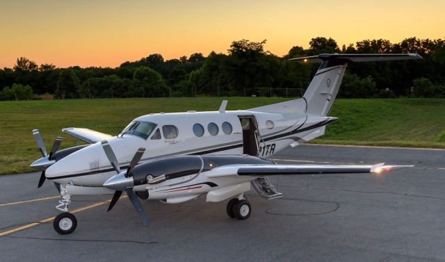 Beechcraft King Air F90 (N321TR)