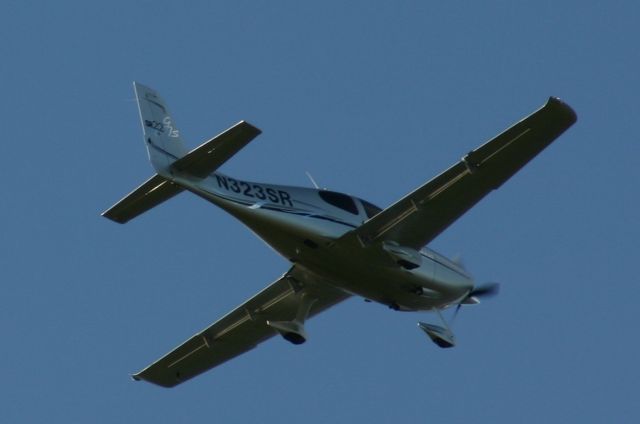 Cirrus SR-22 (N323SR)