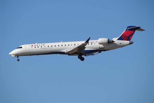 Canadair Regional Jet CRJ-700 (N738EV)