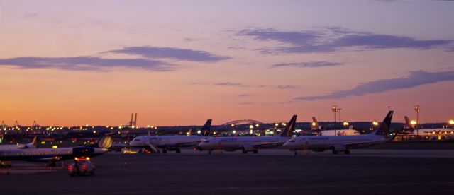 — — - NEWARK INTERNATIONAL AIRPORT-NEWARK, NEW JERSEY, USA-OCTOBER 05, 2011: Early morning flights out of Newark for Jet Blue, United, Continental and in the background FedEx.