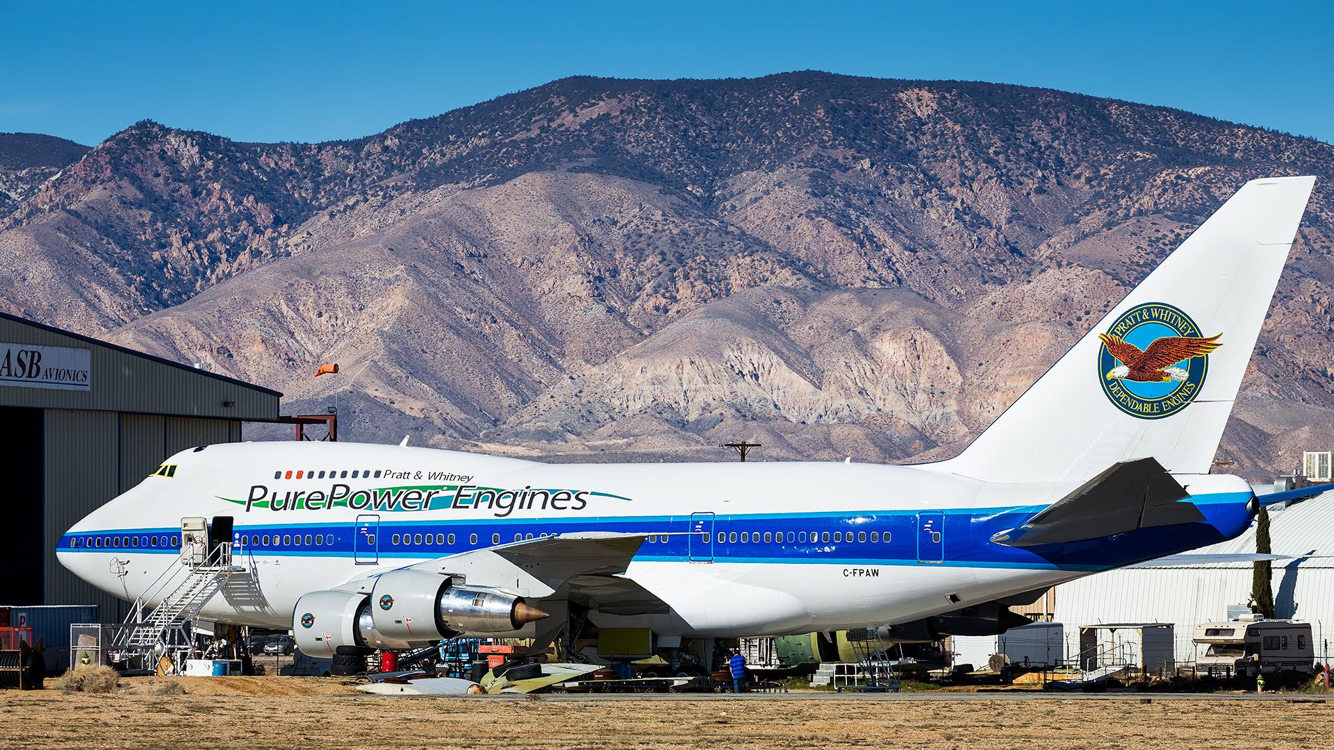 BOEING 747SP (C-FPAW)