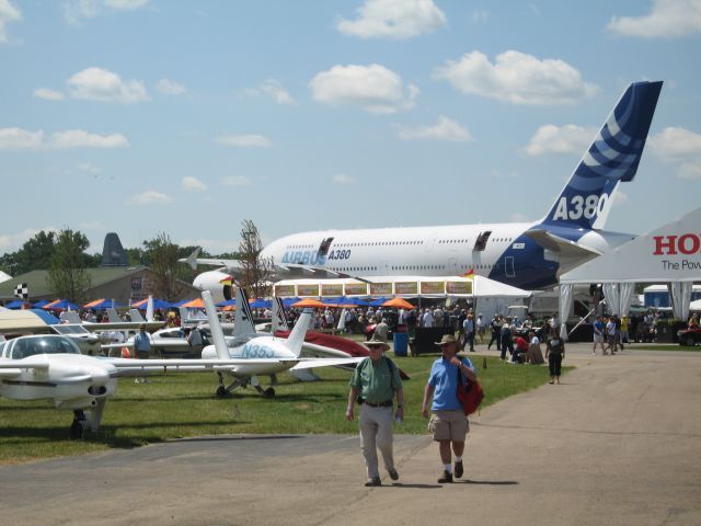 Airbus A380-800 (F-WWDD) - A380 at Oshkosh 2009