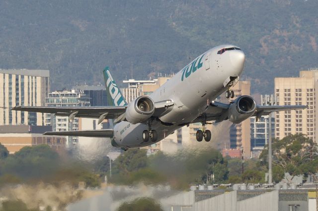 BOEING 737-400 (ZK-TLJ) - The evening's first freight service departing runway 23, 13 Jan 2020.