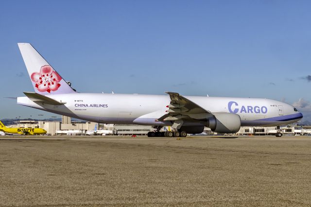 BOEING 777-200LR (B-18773) - 25th of January, 2024: Taxiing past the Aviation Museum at LAX. 