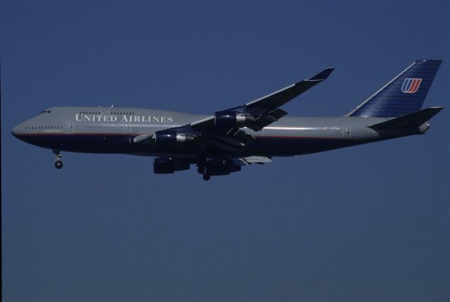 Boeing 747-400 (N179UA) - Final Approach to Narita Intl Airport Rwy34L on 1998/10/18