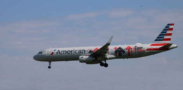 Airbus A321 (N162AA) - On final is this 2016 American Airlines "Stand up to Cancer" livery Airbus A321-231 in the Summer of 2021.