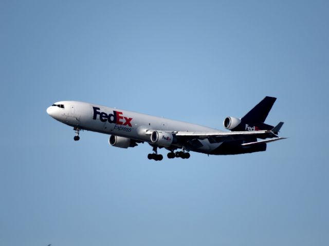 Boeing MD-11 — - FDX Md-11F landing at KLAX