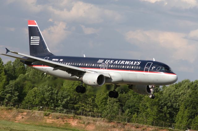 Airbus A320 (N107U) - MAY 2006, 18C