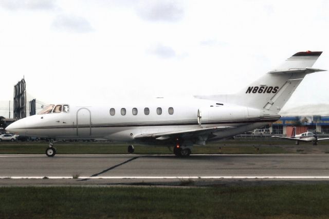 Hawker 800 (N861QS) - NetJets Aviation Hawker 800XP departing rwy 14 in Sep-06.br /br /Reregistered N861WC 7-Nov-09,br /then N999RZ 25-Jun-11,br /then exported to Cayman Islands 7-Sep-16 as VP-CGG.