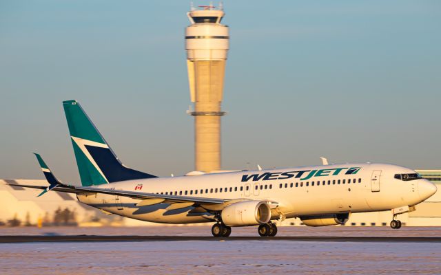 Boeing 737-800 (C-GKWA)