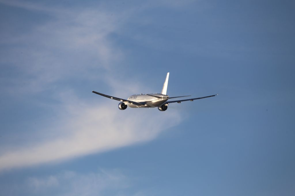 Boeing 777-200 (N799UA)