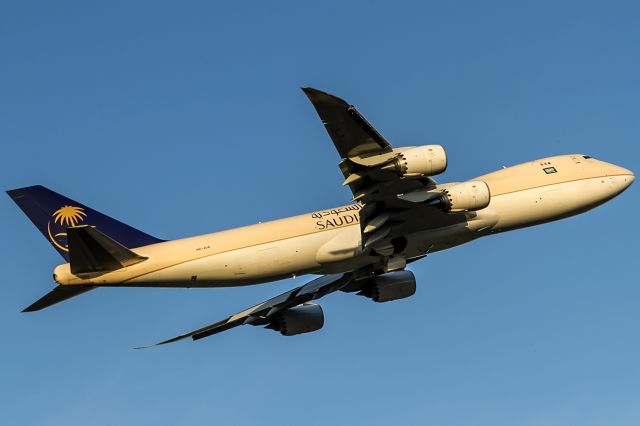 BOEING 747-8 (HZ-AI4) - full power to leaving frankfurt on a sunday evening.deep yellow evening sun from behind.