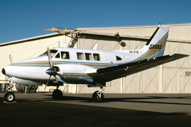 Beechcraft Queen Air (65) (VH-EYG) - SAATAS - BEECH 65-B80 QUEEN AIR - REG : VH-EYG (CN LD-334) - PARAFIELDAIRPORT ADELAIDE SA. AUSTRALIA - YPPF 23/2/1986