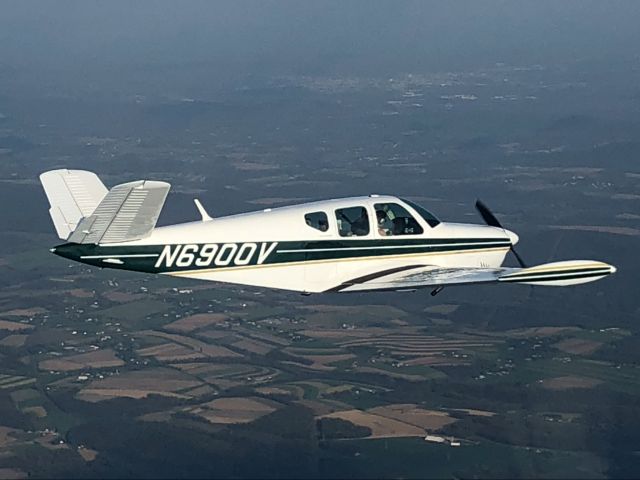 Beechcraft 35 Bonanza (N6900V)