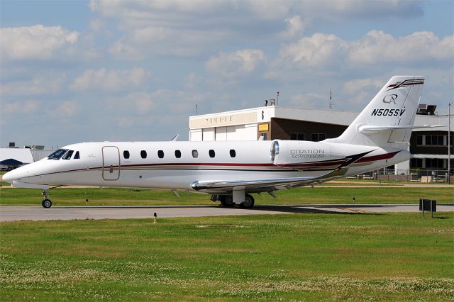 Cessna Citation Sovereign (N505SV) - Taxing to 17R for departure 