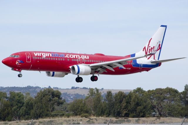 Boeing 737-800 (VH-VUE) - On short finals for runway 05. Friday 19th April 2013.